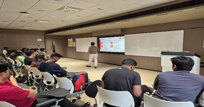 CA Kaushik Raghunandan delivering a session on startup legal frameworks, taxation, ethical entrepreneurship, and regulatory compliance.